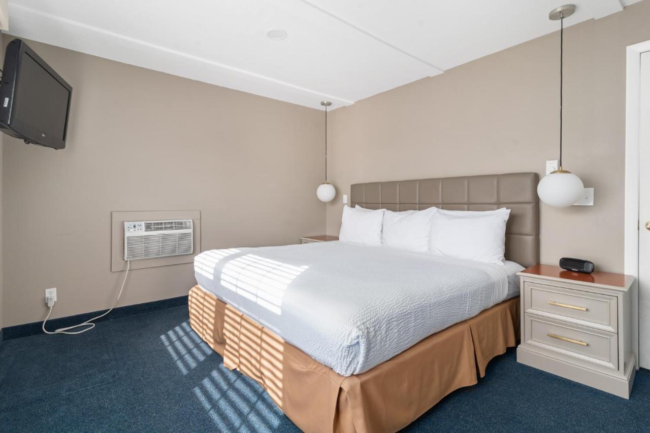מקינאו סיטי Clearwater Lakeshore Motel מראה חיצוני תמונה
