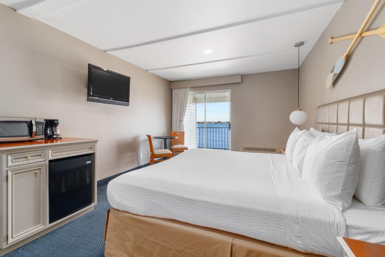 מקינאו סיטי Clearwater Lakeshore Motel מראה חיצוני תמונה
