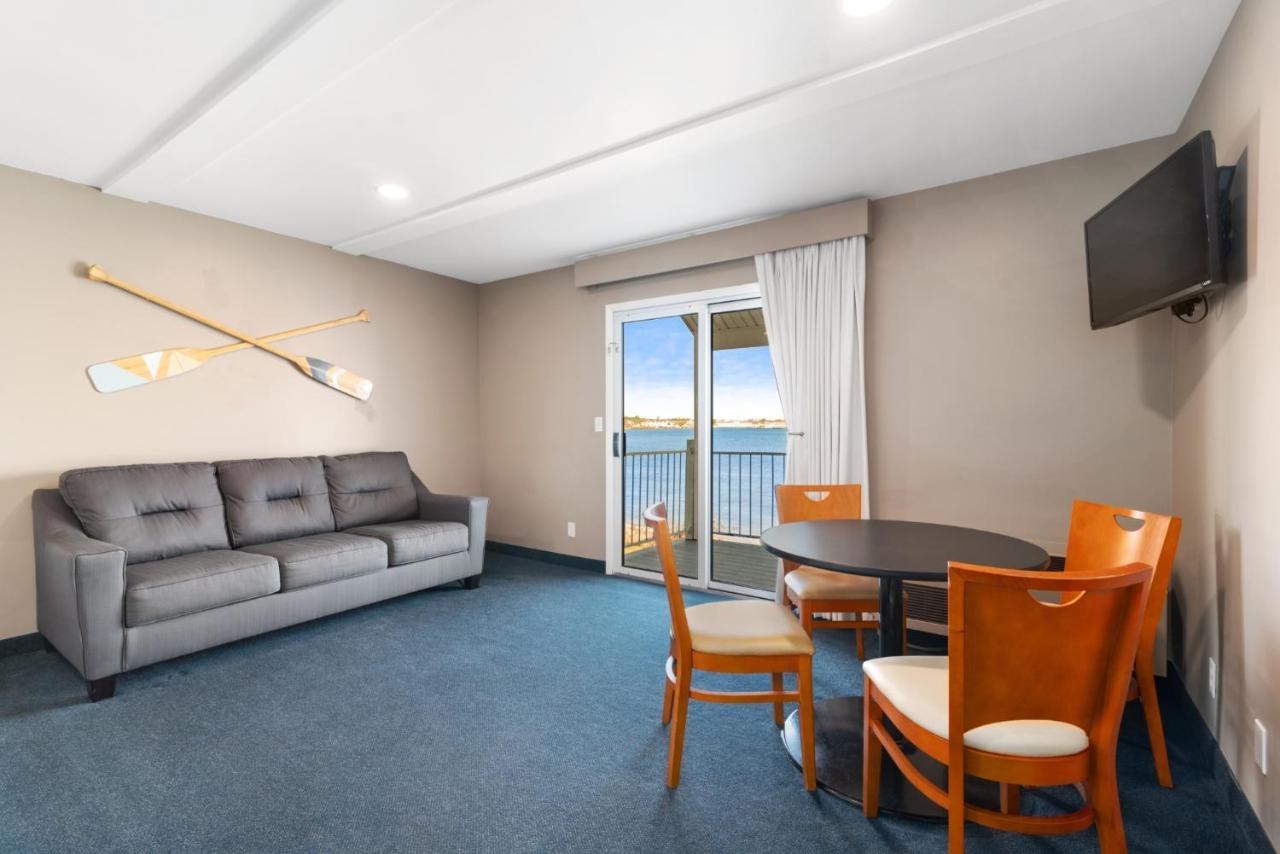 מקינאו סיטי Clearwater Lakeshore Motel מראה חיצוני תמונה
