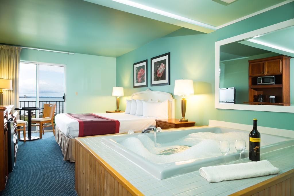 מקינאו סיטי Clearwater Lakeshore Motel מראה חיצוני תמונה