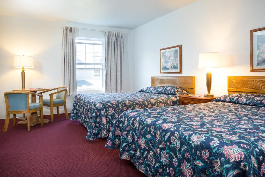 מקינאו סיטי Clearwater Lakeshore Motel חדר תמונה