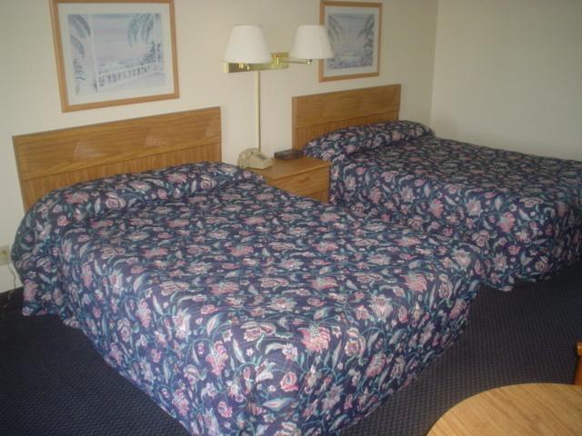 מקינאו סיטי Clearwater Lakeshore Motel חדר תמונה